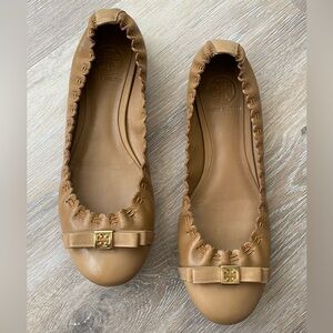 Tan Leather Tory Burch Ballet Flats / Size 8 / Great Condition! / Little Bows
